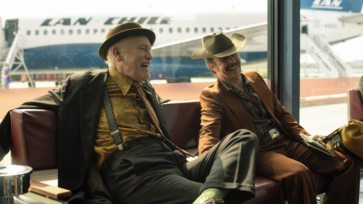 „Ani neumíš napsat Československo.“ Malkovich a Rockwell se špičkují jako agenti CIA